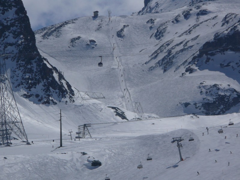 Zoom in den linken Skigebietsteil, hier der Schlepplift Egginerjoch, April 2009