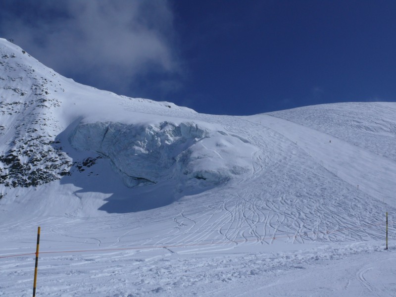 Gletscherabfahrt am Allalingletscher, April 2009