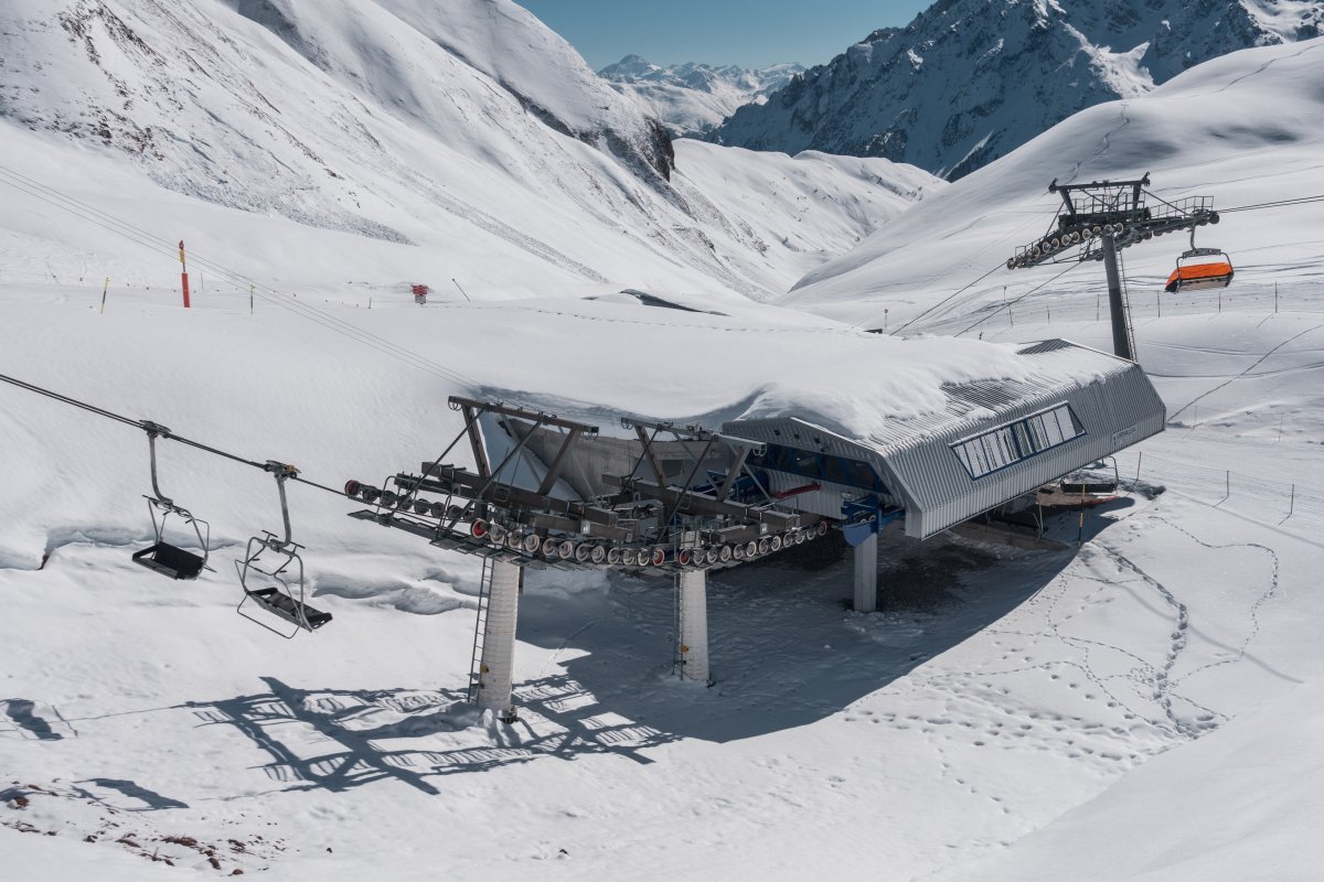Talstation der Sesselbahn Alp Bella-Grivalea, März 2021