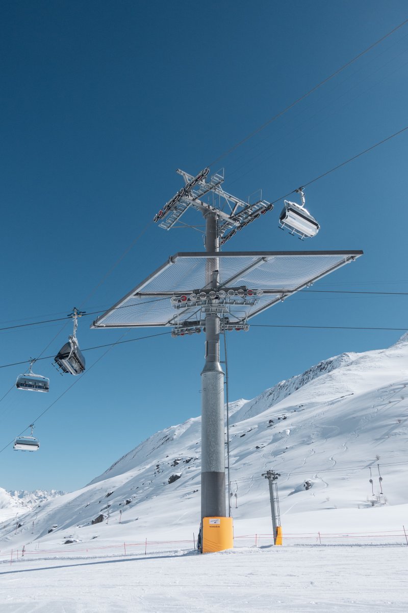 Kreuzung der Sesselbahnen Möser-Alp Trida Sattel und Alp Trida-Blais Gronda, März 2021