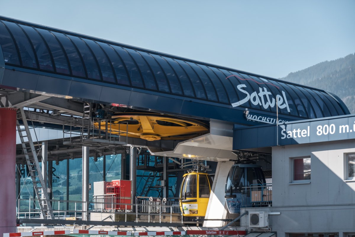 Talstation der Kabinenbahn Sattel-Mostelberg, März 2022