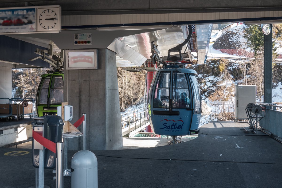 Talstation der Kabinenbahn Sattel-Mostelberg, März 2022