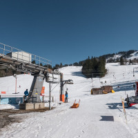 Talstation des Schlepplifts Hochstuckli, März 2022