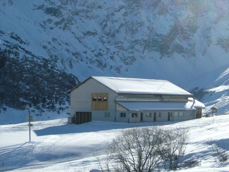 Bergstation der ehemaligen Kabinenbahn Malmigiucr-Radons, Dezember 2006