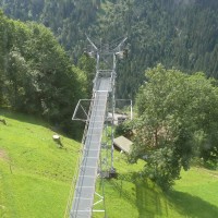 Luftseilbahn Spiringen-Ratzi mit Stützenausstieg Nummer 2, Juli 2008