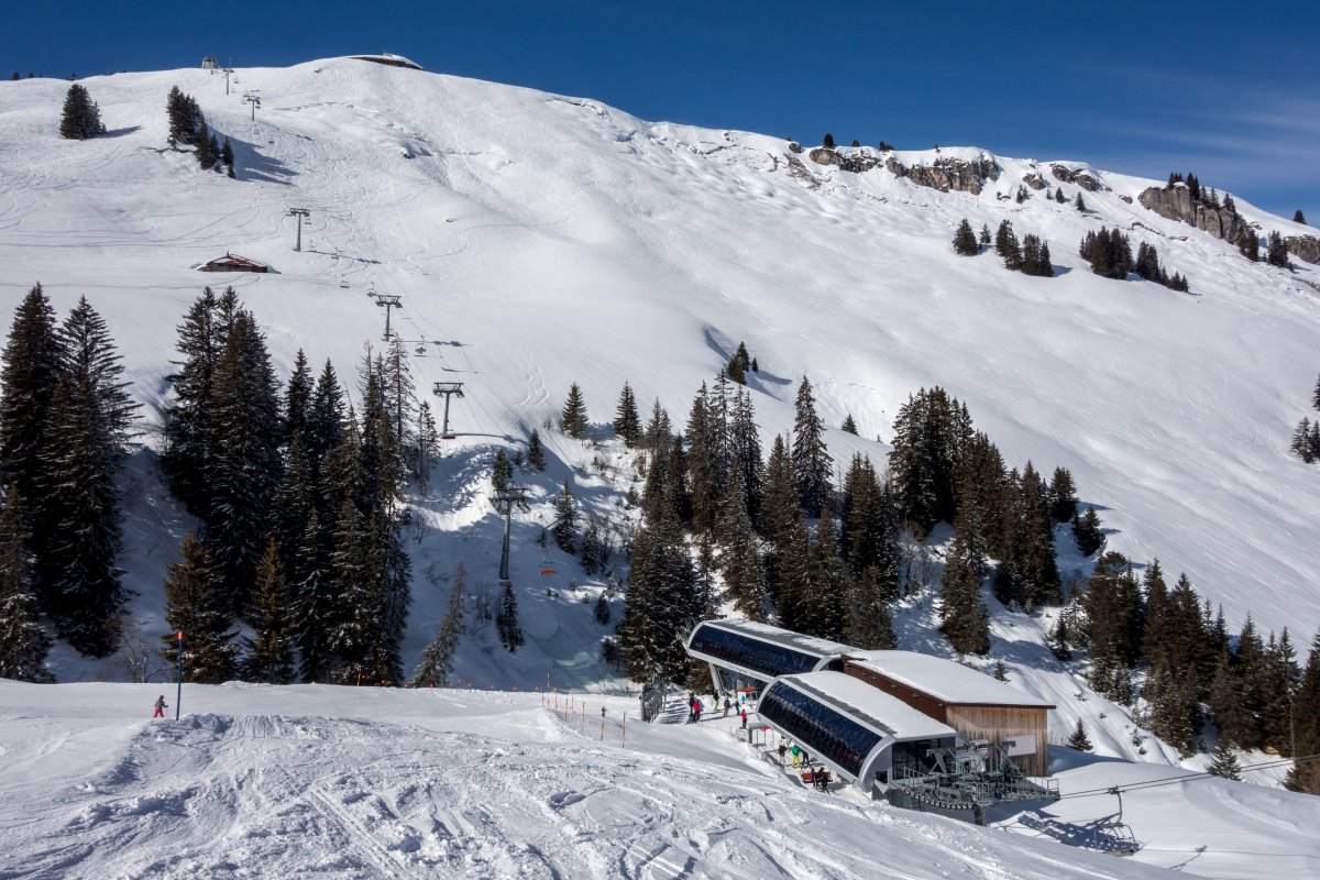 Talstationen der Sesselbahnen Chaltebrunne-Parwengesattel und Chaltebrunne-Saanerslochgrat, Februar 2018