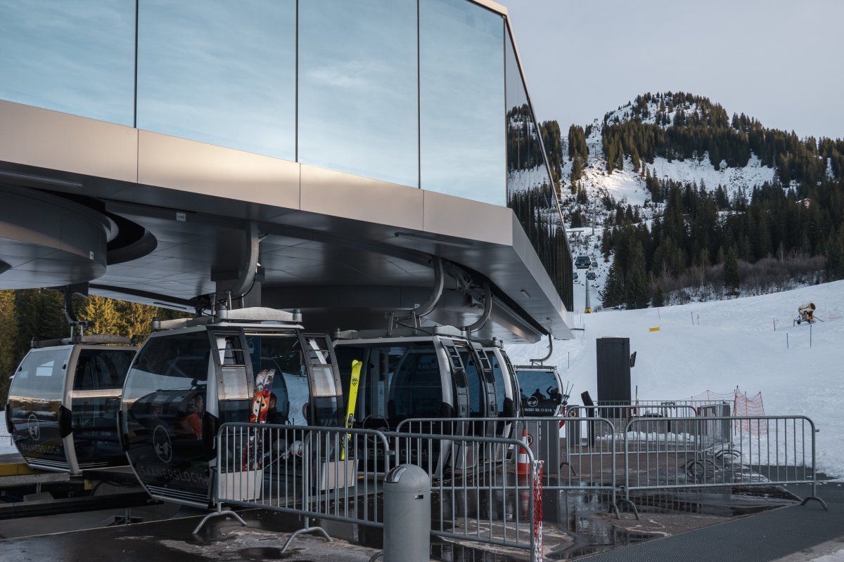Bergstation der Kabinenbahn Saanenmöser-Kleiner Saanenwald, Dezember 2022