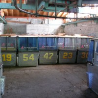 Talstation der Sesselbahn Schwarzsee-Schwyberg mit Kabinen aus Crans-Montana, Juli 2008