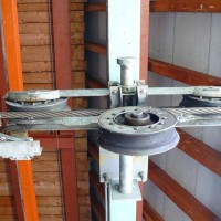 Talstation der Sesselbahn Schwarzsee-Schwyberg mit Kabinen aus Crans-Montana, Juli 2008