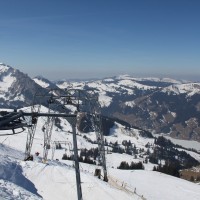 Bergstation Schlepplift Geissalp 1. Er besitzt wie seine Parallelanlage einen Totpunktausstieg, März 2011