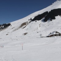 Riggisalpboden mit den Schleppliften Geissalp im Hintergrund, März 2011