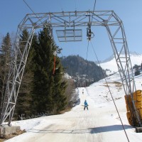 Mittlerweile die dritte Anlage am Gypsera: Nach einem Schlepplift von Müller folgte eine Anlage von Brändle, deren Stützen 2004 beim Umbau durch Garaventa übernommen wurden, März 2011
