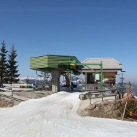 Bergstation Sesselbahn Schwarzsee-Riggisalp, 1992 der erste Kompaktexpress der Firma Garaventa, März 2011