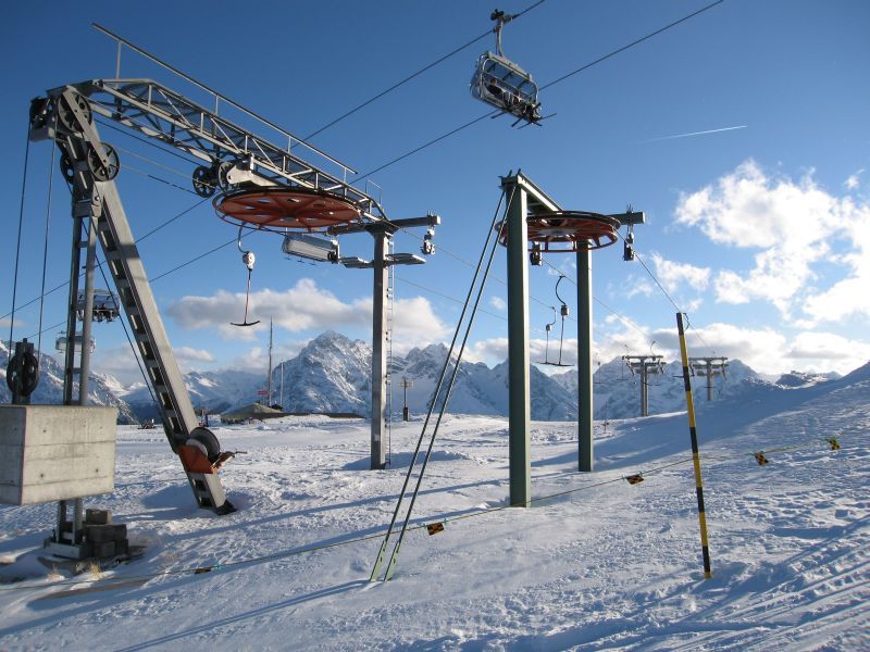 Bergstationen der Schlepplifte Prui-Schlivera, Februar 2008