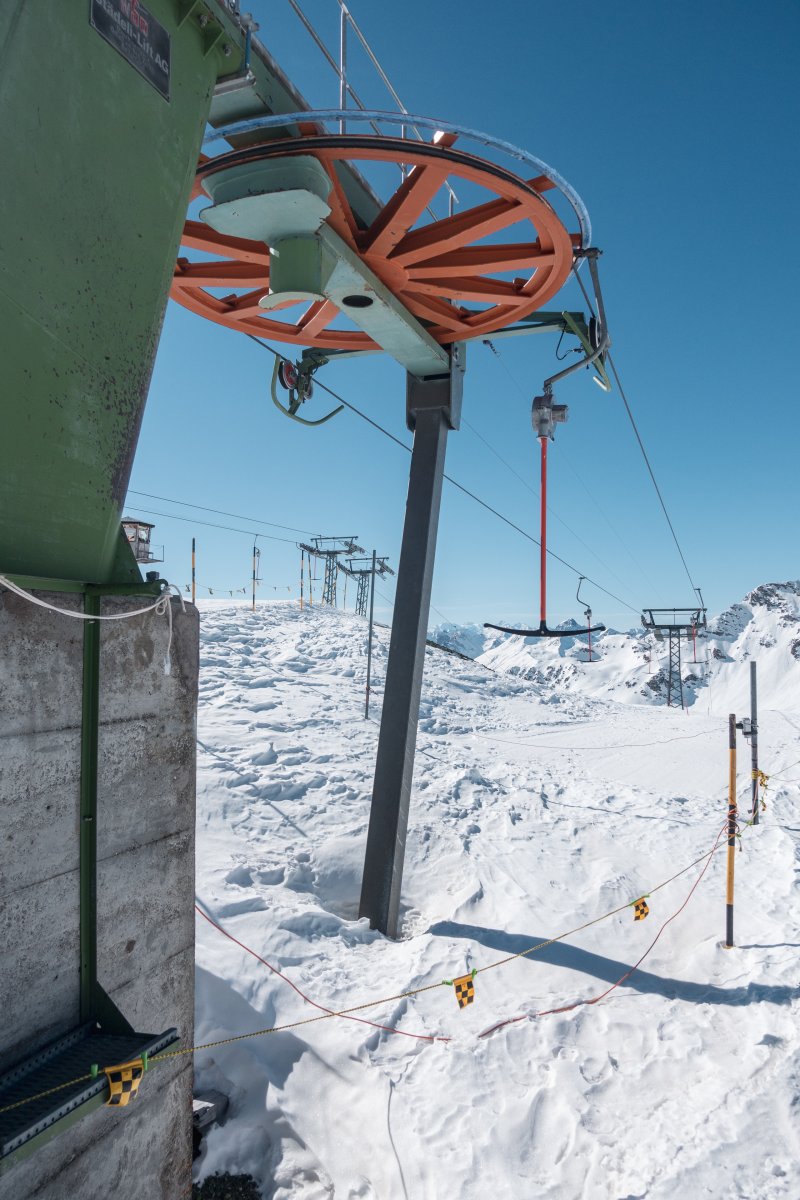 Bergstationen der Schlepplifte Piz Champatsch, März 2021