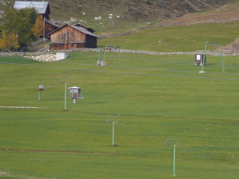 Das Übungsgebiet Valtgeva mit zwei Schleppliften von Städeli, Oktober 2008