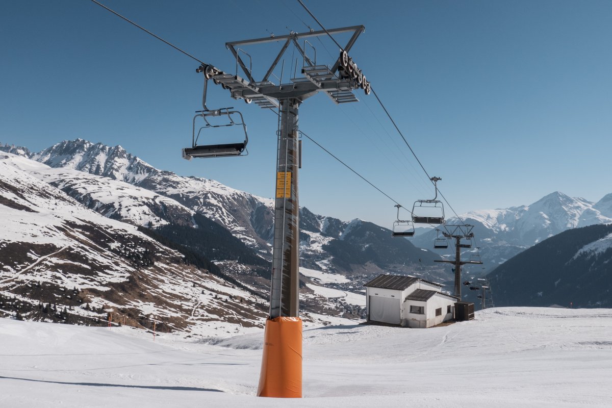Sesselbahn Dieni-Milez in Sedrun mit Blick auf die Surselva