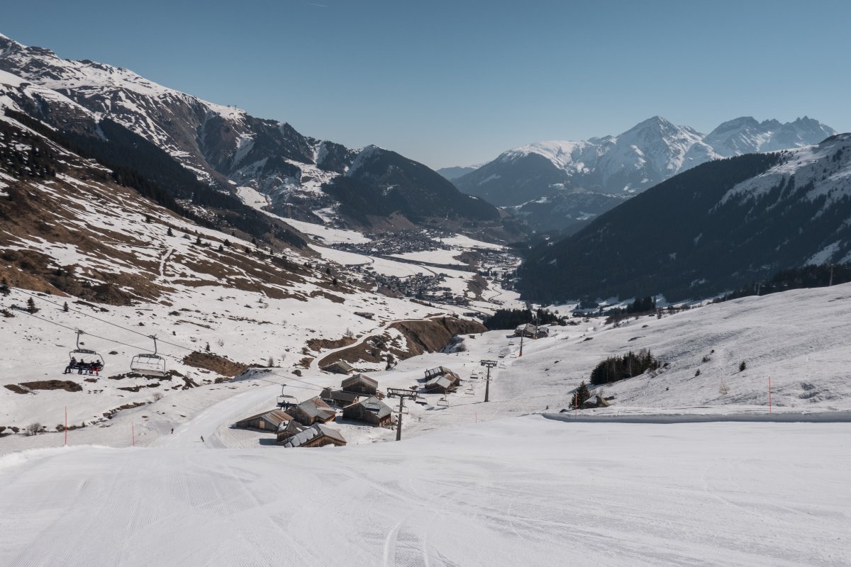 Skigebiet Sedrun-Dieni mit Sesselbahn Mulinatsch-Cuolm Val