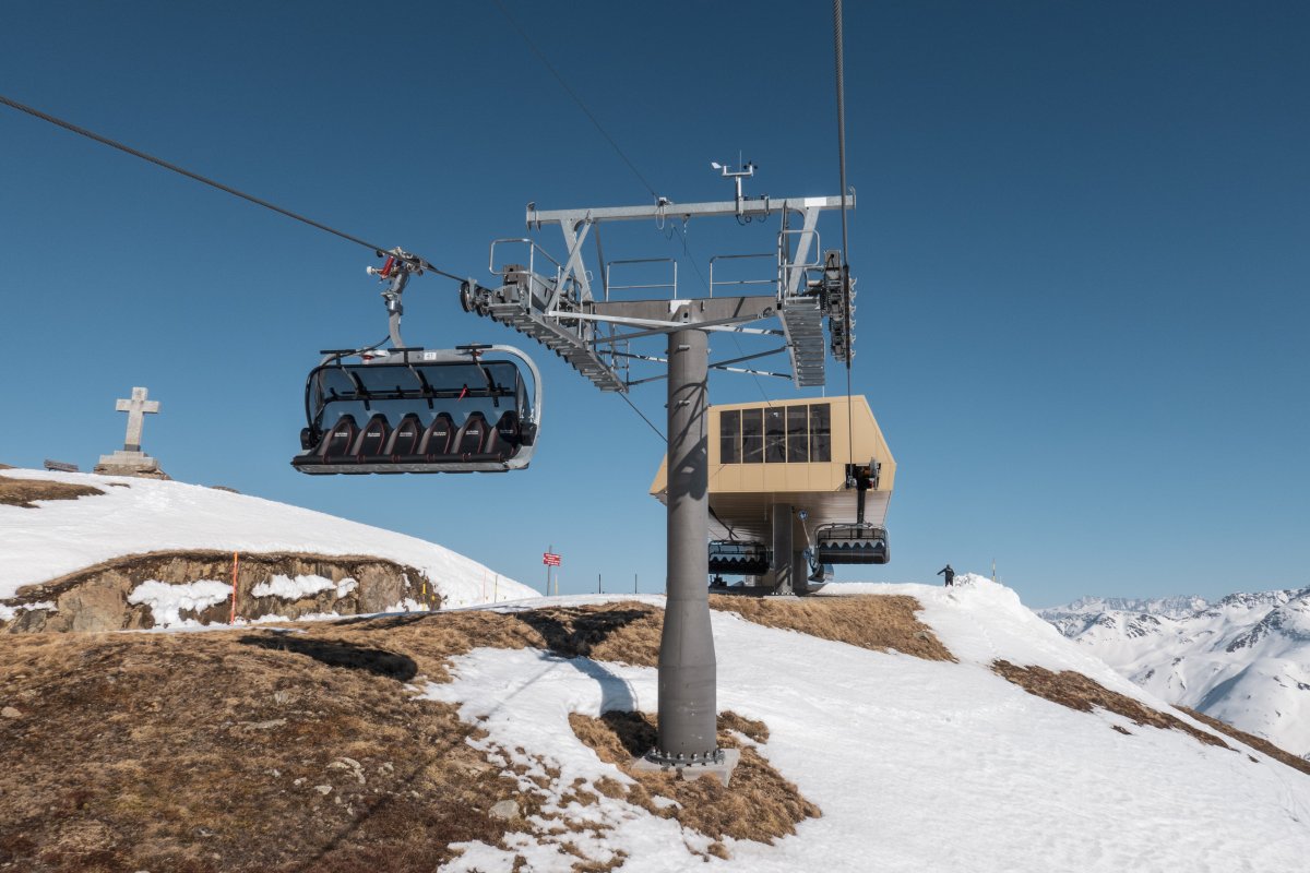Sesselbahn am Oberalppass in der Skiarena Andermatt-Sedrun