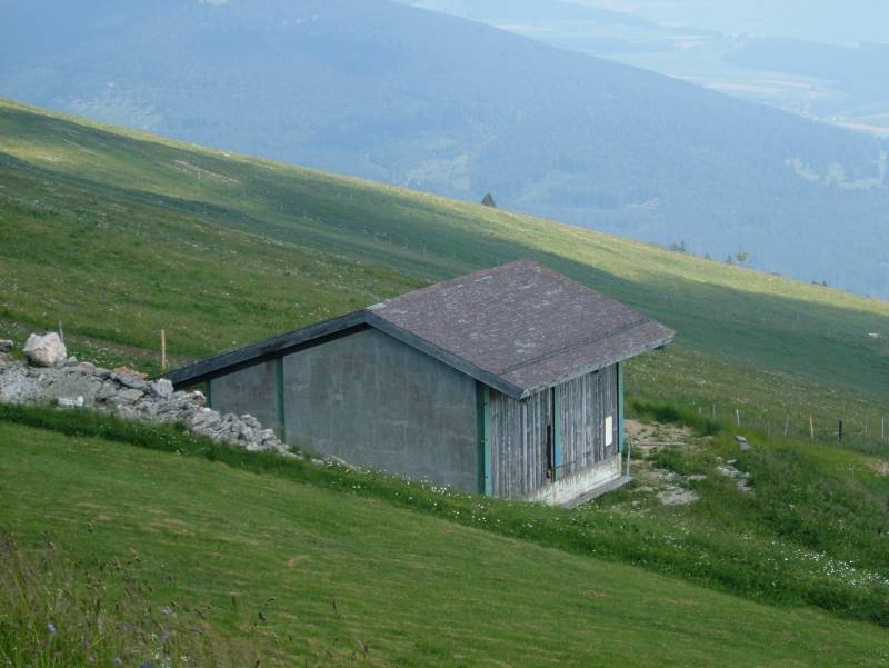 Bergstation der ehemaligen Sesselbahn Nods-Chasseral, Juli 2006
