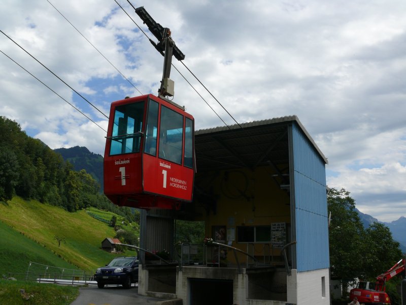 Talstation der Luftseilbahn Niederurnen-Morgenholz in Niederurnen, Juli 2009