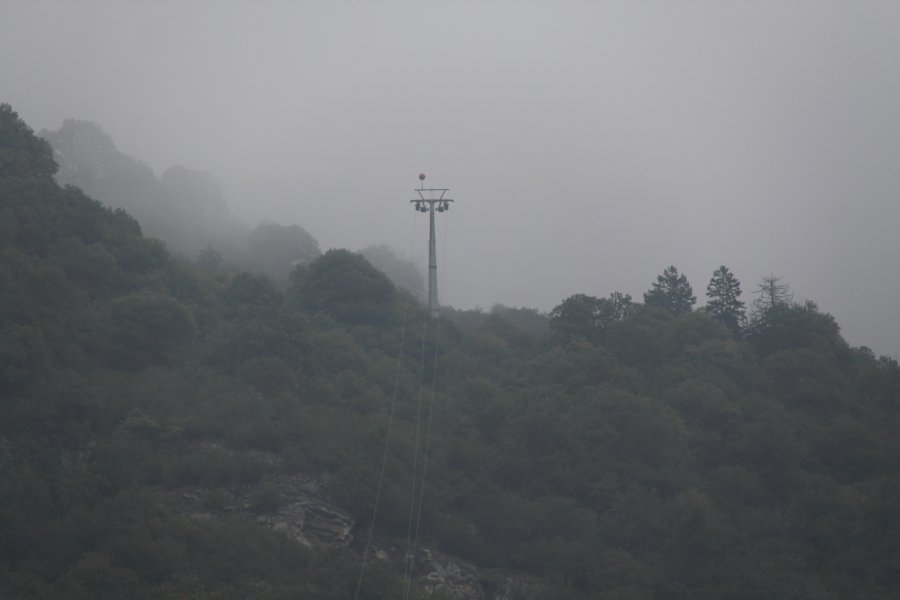 Strecke der Luftseilbahn Malvaglia-Dagro mit ihren langen Spannfeldern, Oktober 2010