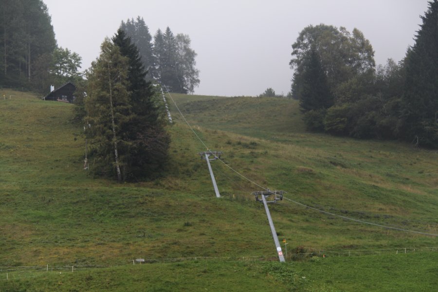 Einen einzelnen Schlepplift findet man in Prato (Leventina). Von dort führt er nach Dalpe auf eine Anhöhe, Oktober 2010
