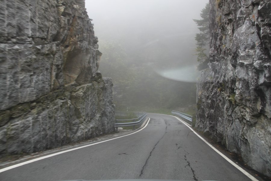 Spektakuläre Zufahrtsstrasse nach Sobrio, Oktober 2010