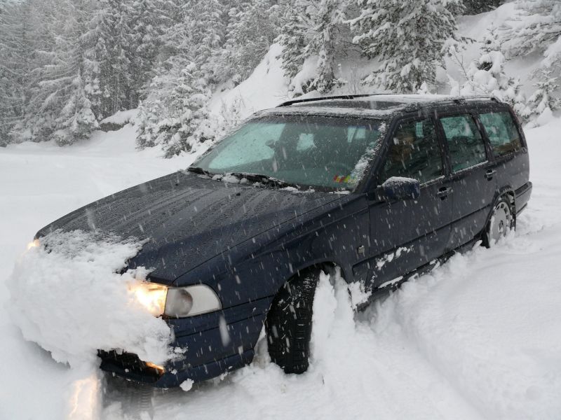 Die Fahrt zum Schlepplift Les Ombrins (Städeli) in Conthey war alles andere als ein Kinderspiel! März 2008