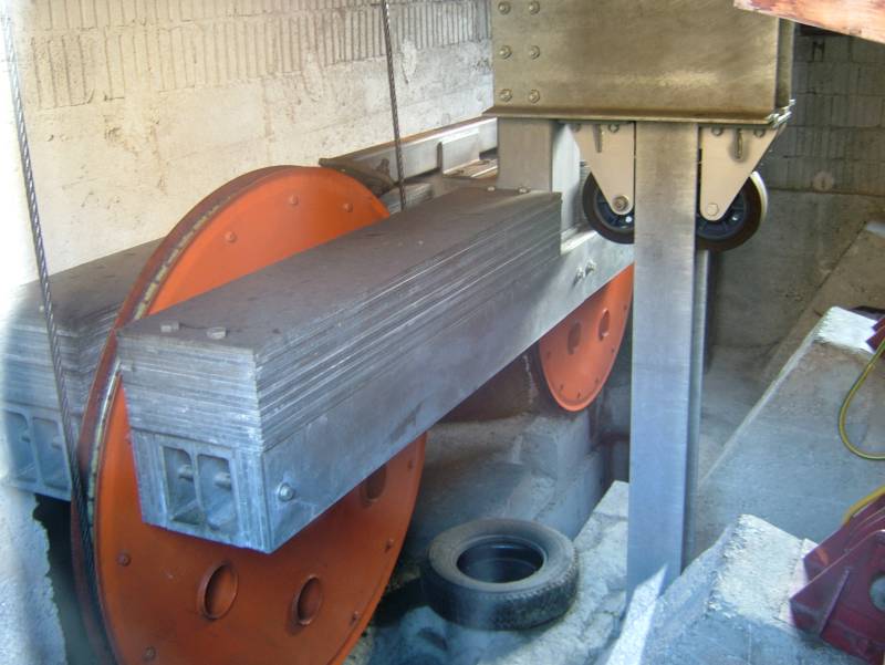 Talstation der Luftseilbahn Turtmann-Unterems-Oberems, April 2006