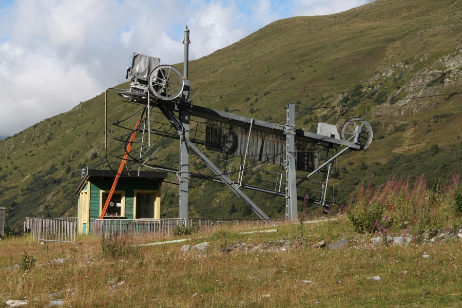 Ebenfalls stillgelegt ist der Schlepplift Plan du Jeu, August 2011