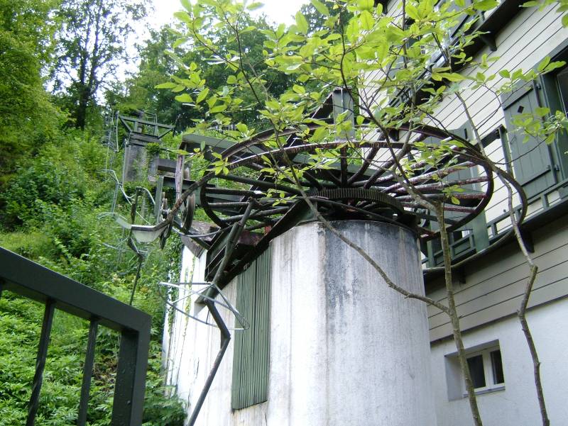 Überreste des ehemaligen Korblifts Harissenbucht, Juli 2006