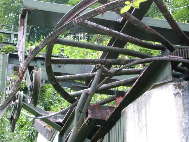 Überreste des ehemaligen Korblifts Harissenbucht, Juli 2006