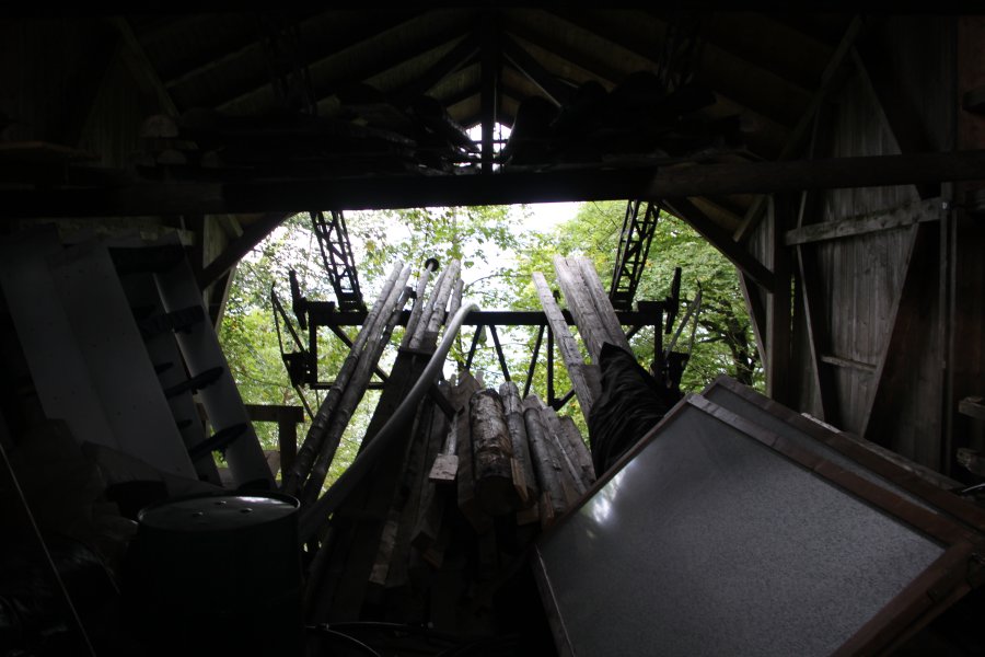 Die verlassene Bergstation der Luftseilbahn Untermatt-Mattgrat, Oktober 2010