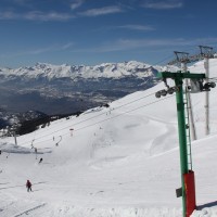 Schlepplift Les Etables, dahinter die Sesselbahn Chandolin-Le Tsapé, Februar 2012