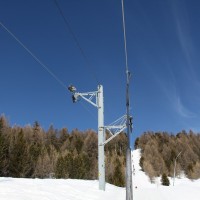 Schlepplift La Forêt, hier sogar noch mit den original gestrichenen und nicht feuerverzinkten Poma-Stützen, Februar 2012