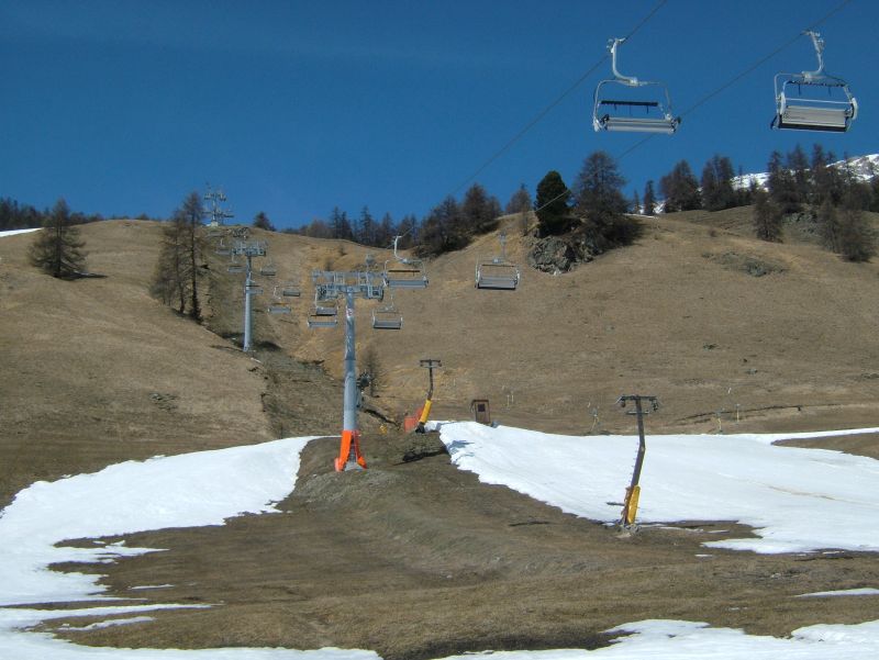 Sesselbahn Tschainas und Schlepplift Pravuler-Quartas in Celerina, April 2007
