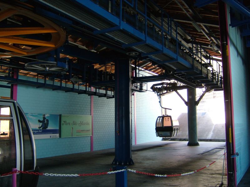 Talstation der Kabinenbahn Celerina-Marguns, April 2007