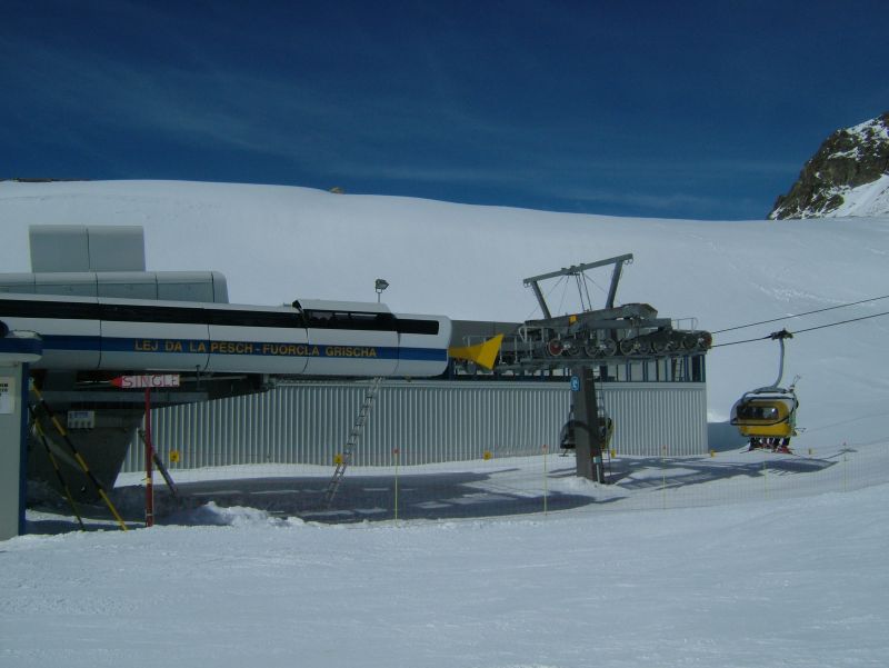 Talstation der Sesselbahn Lej da Pêsch-Fuorcla Grischa, April 2007