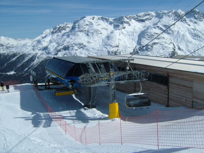 Talstation der Sesselbahn FIS-Hang Corviglia, April 2007