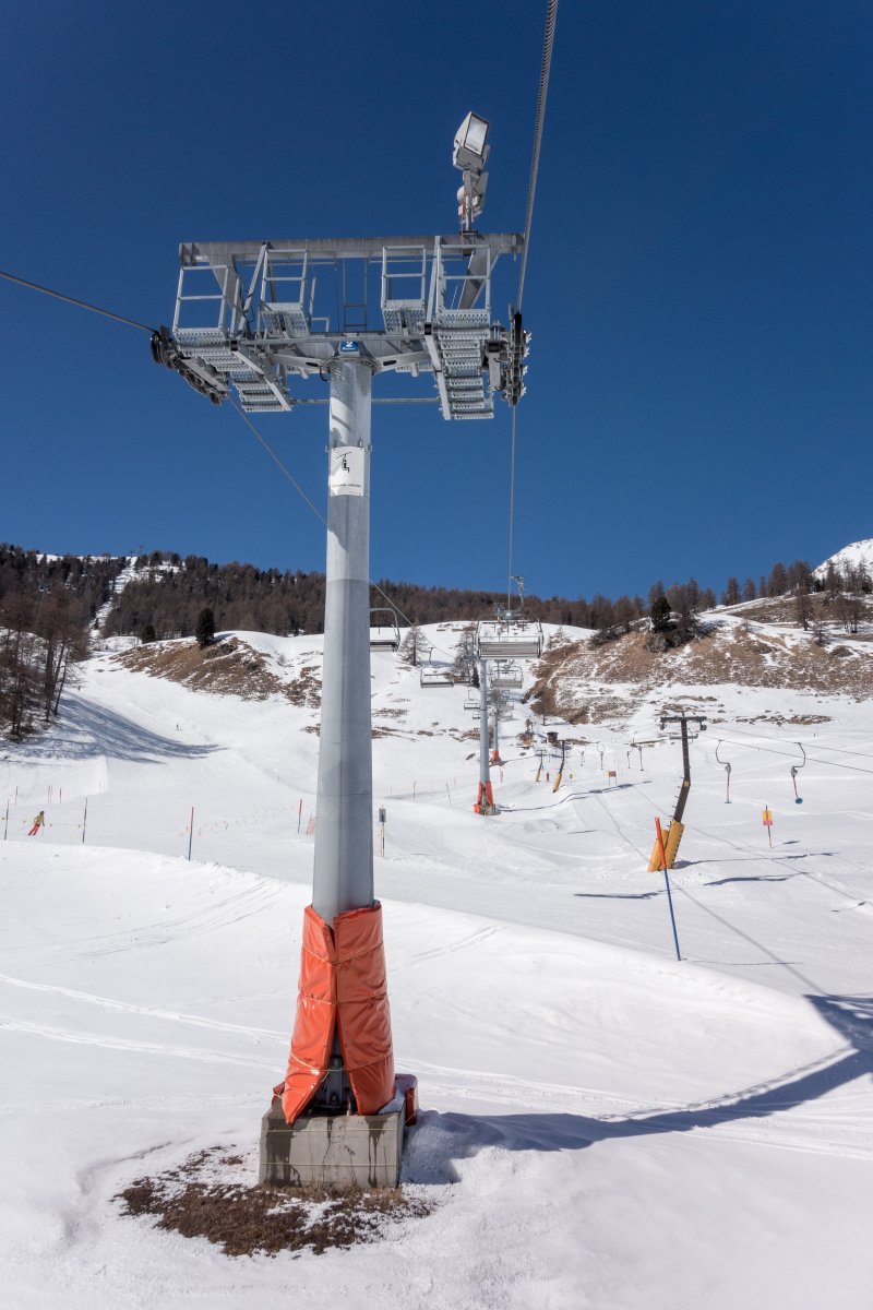 Schlepplift Pravuler-Quartas und Sesselbahn Tschainas, März 2019