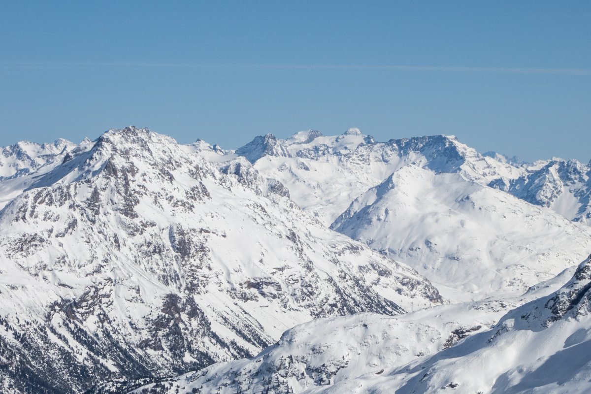 Blick vom Piz Nair zum Piz Lagalb mit Luftseilbahn, März 2019