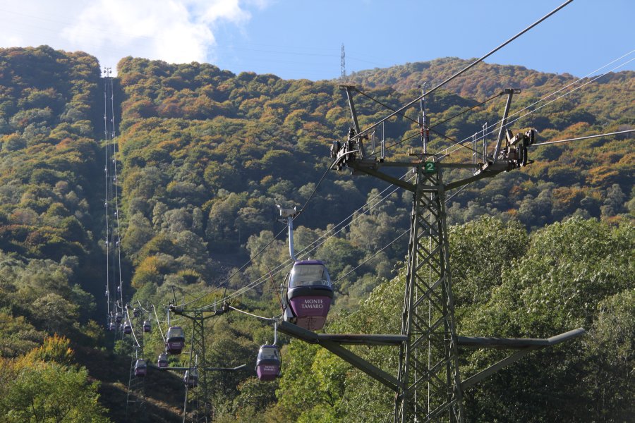 Vor einigen Jahren erhielt die Kabinenbahn Rivera-Alpe Foppa neue Kabinen und ein Retrofit von Poma Italia, vormals Agudio. Die Technik blieb jedoch weitgehend erhalten, sodass die Bahn heute die letzte verbliebene in den Alpen ist, die noch die Klemmen von Carlevaro aufweist, Oktober 2010