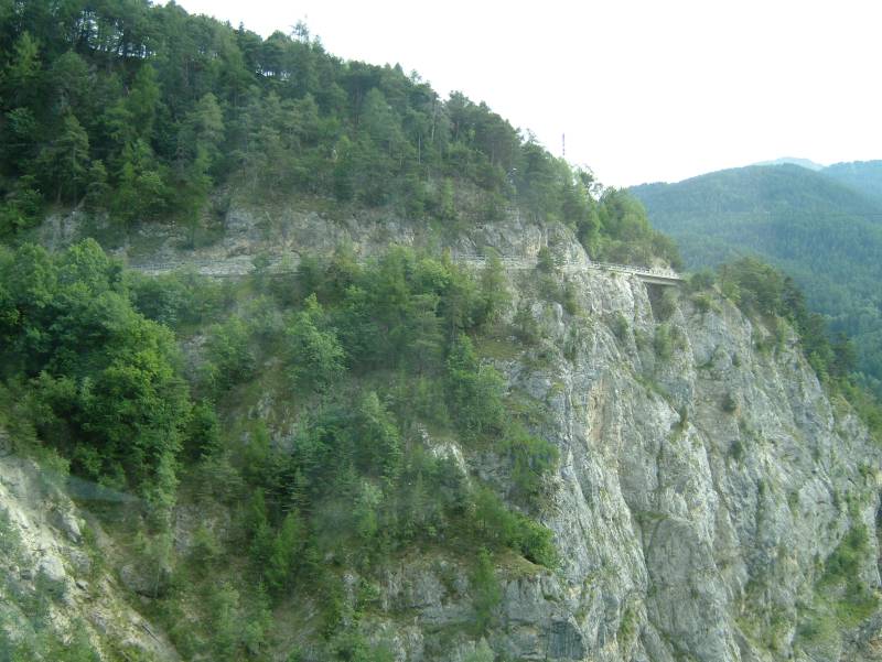 Spektakuläre Zufahrtsstrasse ins Val d'Anniviers, Juli 2005