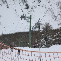 Schlepplift La Tsa, wie alle anderen Anlagen im Gebiet auch von Poma erbaut, März 2008