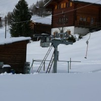 Talstation des Schlepplift La Forclaz, die Station ist von Garaventa, März 2008