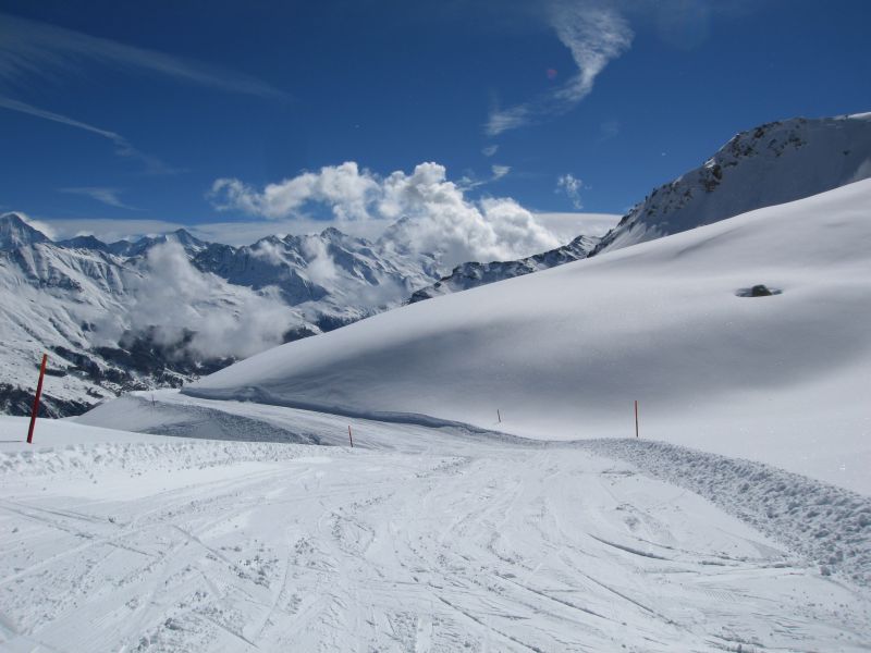 Eine der zahlreichen Pisten am Schlepplift Mont Rouge, März 2008
