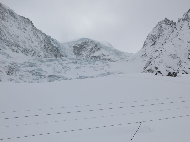 Gletscherwelt von Arolla. Das ganze Gebiet steht auf einer Moränenlandschaft, März 2008
