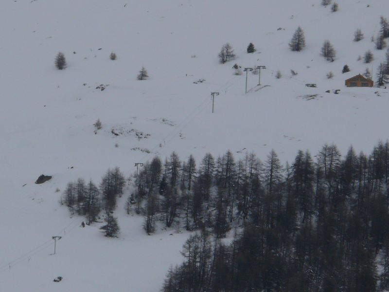 Drittes Skigebiet im Val d'Hérens ist La Forclaz,hier mit seinem längsten Schlepplift Le Tsaté, März 2008