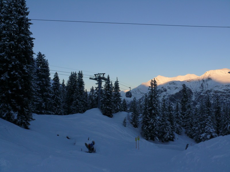 Kabinenbahn Vals-Gadenstatt im Abendlicht, Januar 2009